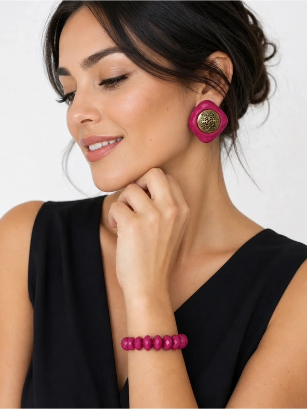 Vtg Magenta Acrylic Faceted Stretch Bracelet + Ornate Gold‑Tone Clip‑On Earrings - Picture 3 of 10